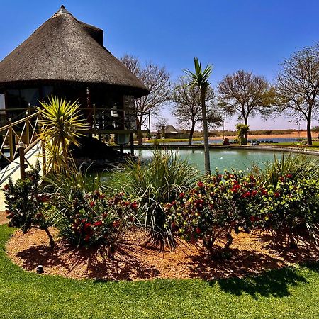 Lapa Lange Game Lodge Mariental Exterior foto